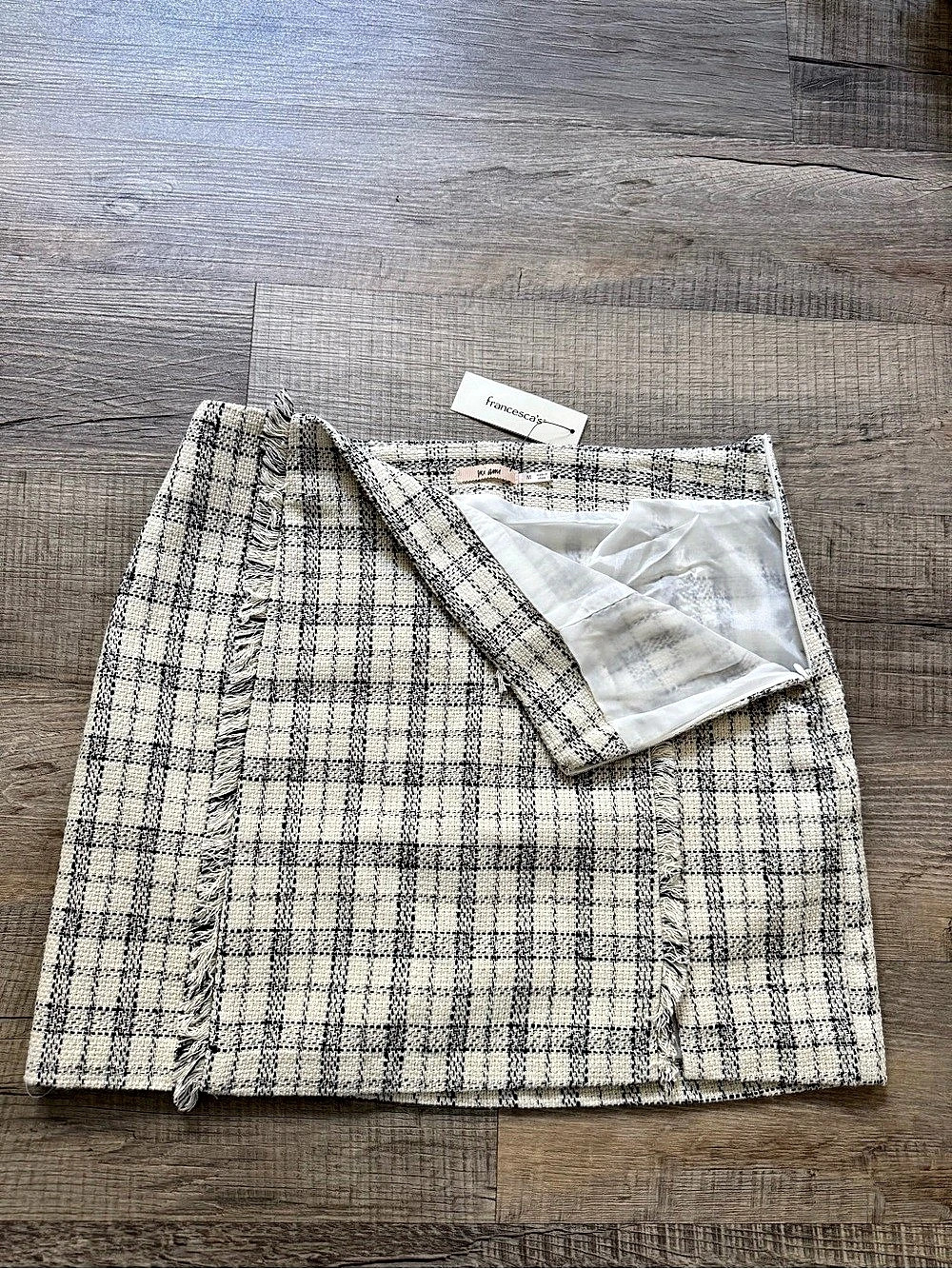 Francesca’s Plaid Fringe Mini Skirt in Beige & Black NWT - Picture 3 of 3